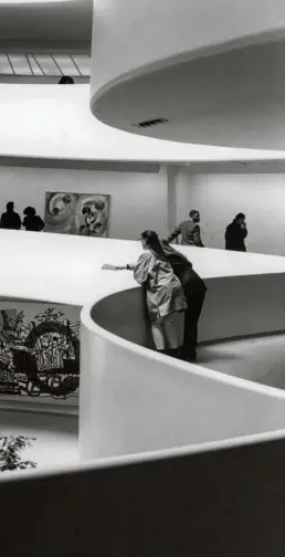  ?? (MARC GANTIER/ FRANK LLOYD WRIGHT/ GAMMA-RAPHO
VIA GETTY IMAGES/ PROLITTERI­S 2020) ?? Ci-dessous: Inauguré en 1959 à New York, le Musée Guggenheim est un des plus connus du monde.