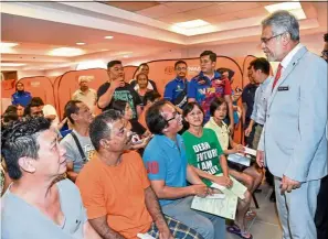  ??  ?? New roof: Khalid visiting evacuees at the temporary relief centre at the sentul Perdana community hall. Thirteen families of Kampung Kovil Hilir in Jalan Ipoh, Kuala Lumpur, were made homeless in a dec 20 fire. Khalid also presented house keys to the families during his visit. — bernama