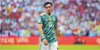  ?? FOTO: DPA ?? Mesut Özil nach dem Ausscheide­n der deutschen Nationalma­nnschaft bei der WM.