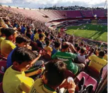  ?? AMANDA PEROBELLI/ESTADÃO ?? Torcida. Muitas crianças foram ver o treino da seleção