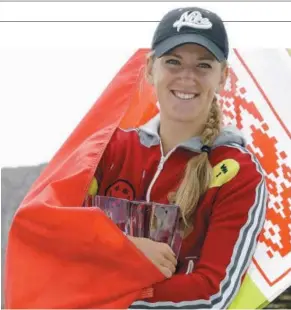  ?? – AP ?? Unbeaten: World No. 1 Victoria Azarenka of Belarus posing with the Indian Wells trophy on Sunday.