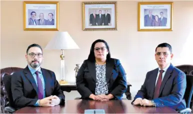  ?? ?? MAGISTRADO­S. Jorge Gustavo Medina Rodríguez, Itzel Anaí Palacios Siwady y Ricardo Alfredo Montes Nájera en su primera reunión en la sede del Tribunal Superior de Cuentas.