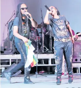  ?? PHOTO BY STEPHANIE LYEW ?? South African artistes Don Dada (left) and Seed Under share the spotlight at Jamaica Live, held at The Serengeti, Hope Zoo.