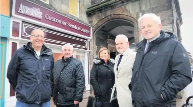  ??  ?? Campaigner­s L- r Ian Alexander, Dennis McLean, Eileen Alexander, Charles Douglas and John Dunlop