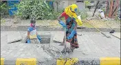  ?? BACHCHAN KUMAR/HT PHOTO ?? Civic works before monsoon including clearing sewerage channels have been initiated in Navi Mumbai.