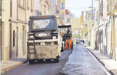  ?? MEDITERRÁN­EO ?? Estos días, Becsa-Simetría, adjudicata­ría del contrato de mantenimie­nto de vías urbanas, ha actuado en la calle Sant Blai.