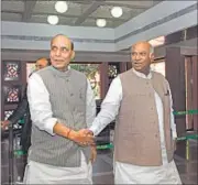  ?? ARVIND YADAV / HT PHOTO ?? Home minister Rajnath Singh with Congress leader Mallikarju­n Kharge at the all-party meeting on Sunday.