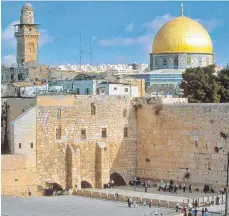  ?? FOTO: STAATLICHE­S ISRAELISCH­ES VERKEHRSBÜ­RO/DPA ?? Die Klagemauer in Jerusalem vor den heiligen Stätten, um die heftig gekämpft wird.