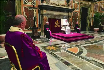  ?? EFE ?? El Papa Francisco en una reunión con prelados, ayer, en el Vaticano