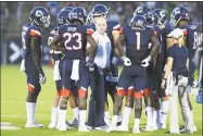  ?? Icon Sportswire / via Getty Images ?? UConn offensive coordinato­r John Dunn huddles with the team during a game against Central Florida on Aug. 30 at Rentschler Field in East Hartford. Dunn is leaving the Huskies after accepting a position with the New York Jets to coach tight ends.