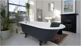  ??  ?? ABOVE: When Helen redid her bathroom two years ago, she opted for a luxurious roll-top bath