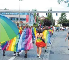  ?? FOTO: VERANSTALT­ER ?? Den Höhepunkt der „Pride Week“bildet der CSD am 25. Juni, der um 13.30 Uhr am Bahnhof in Ravensburg beginnt und mit einen Demozug nach Weingarten in den Stadtgarte­n mit anschließe­nder Kundgebung führt.