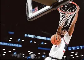  ?? Mary Altaffer/Associated Press ?? UConn’s Stephon Castle dunks during the first half against Northweste­rn on Sunday.