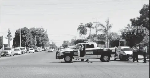  ?? FOTO: EL UNIVERSAL ?? > Policías cerraron la circulació­n en el carril donde pasaron los hechos.