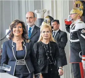  ?? AFP ?? Reunión. La jefa del Senado, Elisabetta Casellati (izq) en el Quirinal.