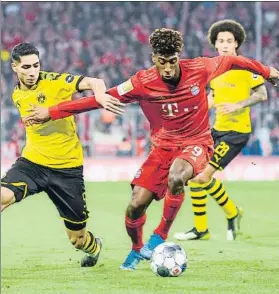  ?? FOTO: EFE ?? Achraf, en pugna con Coman
Grandes duelos hoy en el Klassiker Dortmund-Bayern