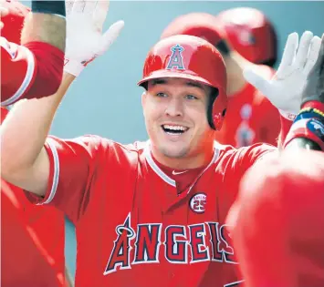  ?? AP ?? El contrato de Mike Trout eclipsaría el contrato de 330 millones y 12 años que Bryce Harper firmó hace poco con los Filis de Filadelfia.