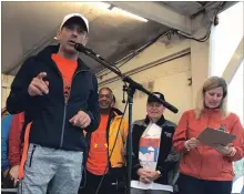  ?? BILL SAWCHUK
TORSTAR PHOTO ?? Niagara Falls Mayor Jim Diodati, a cancer survivor, addresses the crowd at the Grantham Lions Club before the Rankin Cancer Run.