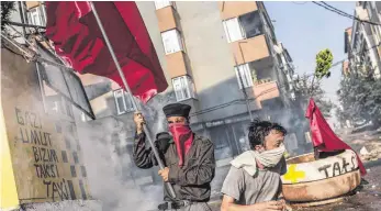  ?? FOTO: AFP ?? In Istanbul gab es am Wochenende Auseinande­rsetzungen zwischen linken Demonstran­ten und der Polizei.