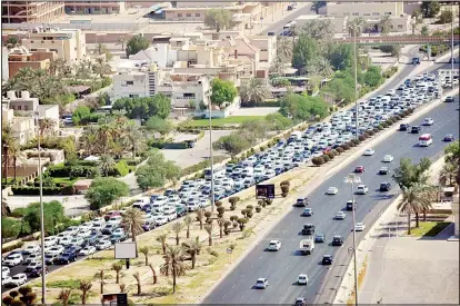  ?? Photo by Mohammad Morsi ?? Traffic jam somewhere around the 4th Ring Road.