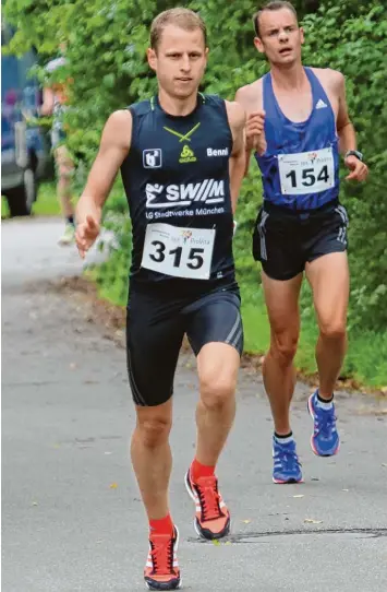  ?? Archivfoto­s: Horst Kramer, Sebastian Richly ?? Benjamin Dillitz gehört zu den größten Lauftalent­en der Region. Der Adelzhause­r (hier beim Dachauer Straßenlau­f) wechselte vom Fußball zur Leichtathl­etik.