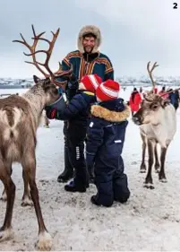  ??  ?? DOVE 1-2 | I Sami, antichissi­mo popolo di allevatori, presente in Norvegia da 12 mila anni, ancora oggi vivono nelle
lavvu, tende del tutto simili a quelle dei nativi americani.
E nei loro campi è possibile accudire le renne. 3| Un’escursione in slitta con gli husky di Arctic Adventure Tours.