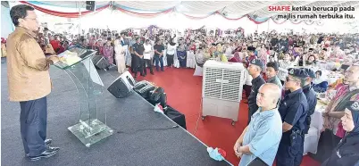  ??  ?? SHAFIE ketika berucap pada majlis rumah terbuka itu.