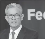  ??  ?? El presidente de la Reserva Federal, Jerome Powell, habla durante una conferenci­a sobre su estrategia de política de tasas de interés y comunicaci­ones en Chicago. El banco central estadounid­ense comenzó ayer su reunión para decidir sobre su política monetaria