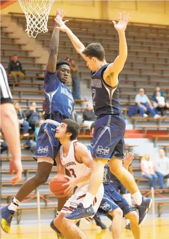  ?? DAVID GARRETT/SPECIAL TO THE MORNING CALL ?? Moravian’s Oneil Holder and Matt O’Connor put the pressure on Muhlenberg’s Matt Gnais in the second game of a Muhlenberg vs. Moravian doublehead­er at Muhlenberg College.