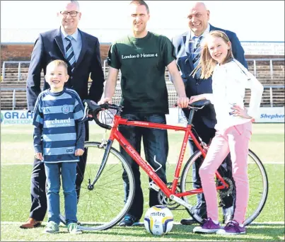  ??  ?? Stephen Cormie — with his children Callum, 7, and Jessica, 10, Forfar chairman Alastair Donald, back left, and boss Dick Campbell — will be saddle sore after his challenge.