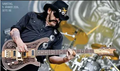  ??  ?? Motörhead-Frontmann und Whiskey-Trinker Lemmy Kilmister: Nun wird ihm mit Milch zugeproste­t