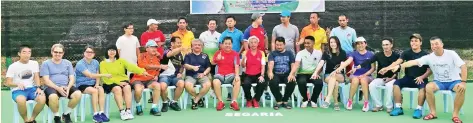  ??  ?? GAME TIME ... Koh (seated centre) with combined players from STA and KK Buggzss as well as Semporna,Tawau and Segaria Estate players before the friendly match at Segaria Estate tennis court prior to STA’s first Exco meeting in Semporna.