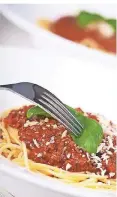  ?? FOTO: DPA ?? Spaghetti Bolognese gehören zu den beliebtest­en Nudelgeric­hten.