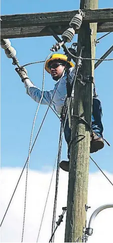  ??  ?? REDES. Con las mejoras al sistema de transmisió­n se potenciará la competenci­a para la compra de energía en el mercado regional.