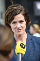  ?? FOTO: AFP/LEHTIKUVA/ERIK SIMANDER ?? Ordförande­n för Moderatern­a i Sverige, Anna Kinberg Batra, är bestämd: Jag avgår inte.