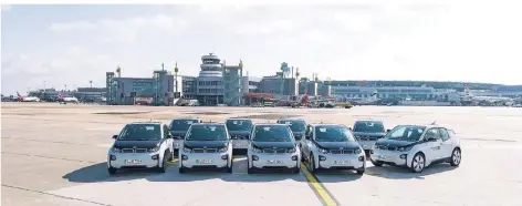  ?? FOTO: FLUGHAFEN ?? Die Firmenflot­te am Flughafen in Düsseldorf ist bereits auf Elektro umgestellt.