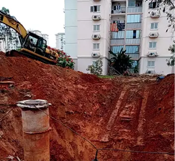  ?? FOTO CEDIDA ?? A avaria provocou inundação e entupiment­o de sanitas em alguns apartament­os da zona