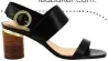  ??  ?? Sandalias de tiras, de TedBaker(c.p.v .). t edbaker. com.