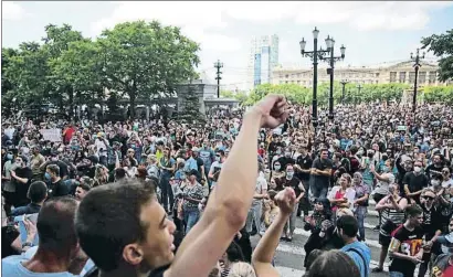  ?? ALEKSANDR KOLBIN / REUTERS ?? Jabárovsk, el 11 de julio, cuando decenas de miles manifestar­on su apoyo al gobernador Serguéi Furgal