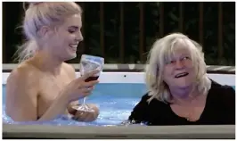  ?? ?? TUB-THUMPING: Ann with Ashley James in 2018’s Celebrity Big Brother