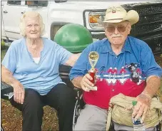  ?? Westside Eagle Observer/SUSAN HOLLAND ?? Frances and AI Radley, of Farmington, won the trophy for oldest persons attending Gravette Day. Frances and Al are both 83. They were enjoying the opening ceremony in the park with their ter who lives in Gravette.