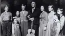  ??  ?? Die Hauptrolle in dem Musical über die legendäre Trapp-Familie "Mein Lieder, meine Träume"(USA 1965) macht ihn berühmt