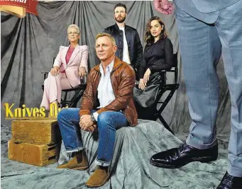  ??  ?? Hollywood-Star Daniel Craig mit seinen „Knives Out“-Co-Stars Jamie Lee Curtis, Chris Evans und Ana de Armas (v. li.).