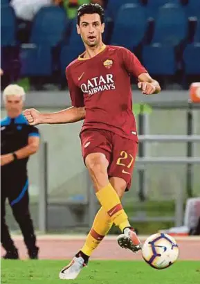  ?? AFP PIC ?? Roma midfielder Javier Pastore passes the ball during their Serie A match against Atalanta on Monday.