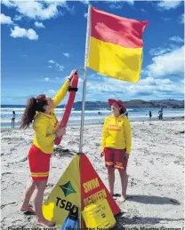  ?? PHOTO: STEPHEN JAQUIERY ?? Flagging safe areas . . . Warrington beach lifeguards Maggie Gorman (18, left) and Dani Gager (16) set up their patrol flags on Saturday.