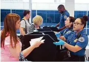  ?? James Nielsen / Houston Chronicle ?? Passengers go through a Transporta­tion Security Administra­tion screening line Wednesday at Bush Interconti­nental Airport.