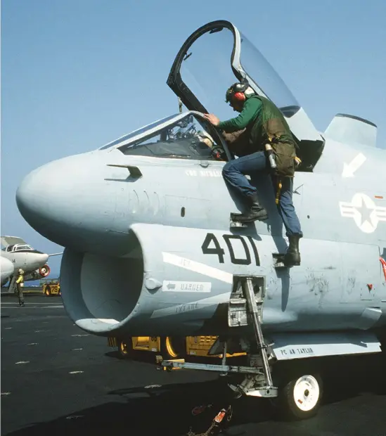  ??  ?? The A-7E served as the primary U.S. Navy light attack strike aircraft from the 1960s to the 1990s, when it was replaced by the F/A-18 Hornet. This A-7E served with VA-72 on the USS America (CV-66) in 1986. A-7E pilots from VA-22 and VA-94 flew...