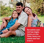  ??  ?? Bernadette saam met haar dogter, Jessica, en man, Pieter. Jessica vra steeds waar haar broer is.