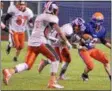  ?? KYLE MENNIG — ONEIDA DAILY DISPATCH ?? Oneida’s Tucker Rodgers (20) is tackled by a Mexico defender.