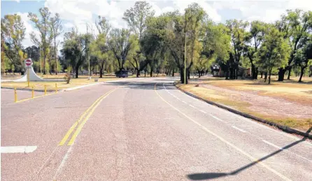  ??  ?? PARQUE DE Mayo. La continuaci­ón de la avenida Urquiza hasta la calle Florida será de doble mano y con una ciclovía.